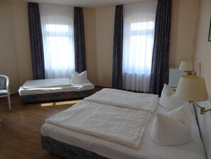 Basic Double or Twin Room, Non Smoking | Blackout drapes, soundproofing, free WiFi - Hotel Elisenhof (Chemnitz)