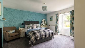 House, Patio | 4 bedrooms, free WiFi, bed sheets