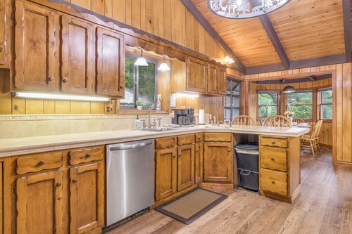 Stay In Lakeside - Lake Front Oasis