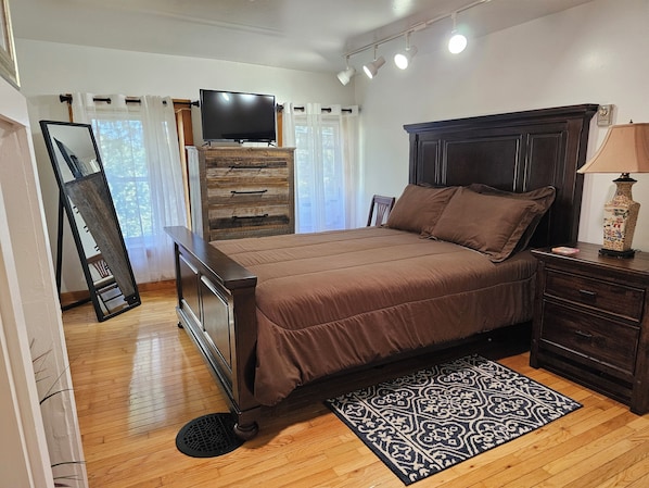 4 soverom, strykejern/-brett, wi-fi (inkludert) og sengetøy