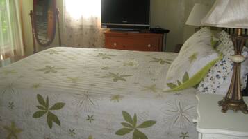 4 bedrooms, iron/ironing board, free WiFi, bed sheets