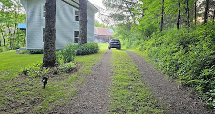 Charming 3-bedroom renovated farmhouse in Cooperstown with Wi-Fi and AC