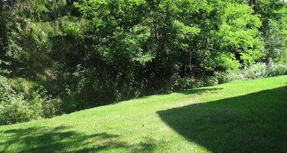 Charming 3-bedroom renovated farmhouse in Cooperstown with Wi-Fi and AC