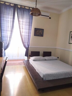 4 bedrooms, iron/ironing board, WiFi, bed sheets - Rooms in Porta Maggiore apartment (Roma)