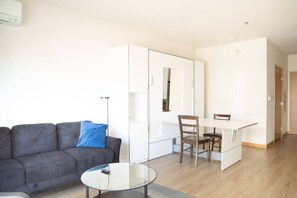 Téléviseur connecté, table de ping-pong