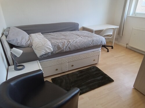 Lovely 4-bedroom house with WiFi in charming Chatham