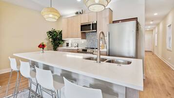 Fridge, microwave, oven, stovetop