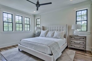 4 室のベッドルーム、アイロン / アイロン台、WiFi、ベッドシーツ