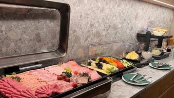 Free daily buffet breakfast