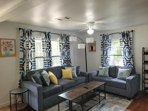 Attractive 2-bedroom, 1 & 1/2 bathroom house in Grove Hill w/WiFi and AC