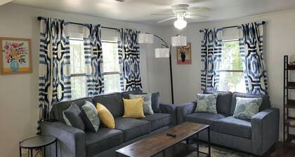 Attractive 2-bedroom, 1 & 1/2 bathroom house in Grove Hill w/WiFi and AC