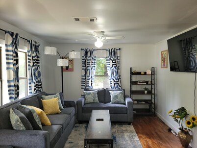 Attractive 2-bedroom, 1 & 1/2 bathroom house in Grove Hill w/WiFi and AC