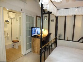 Iron/ironing board, free WiFi