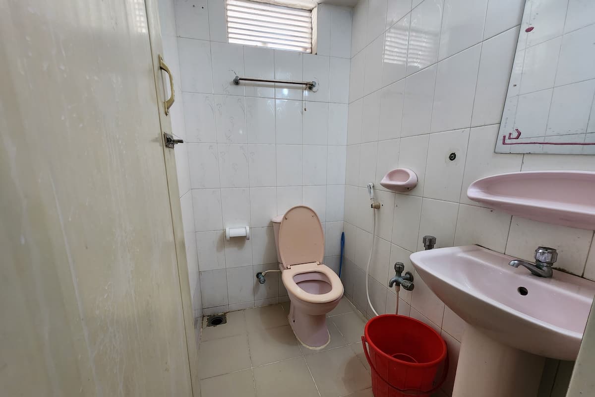 Shower, free toiletries, towels, soap