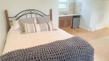 5 bedrooms, WiFi, bed sheets