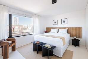 Duplex, sacada, vista para o jardim | Cofres nos quartos, Wi-Fi de cortesia