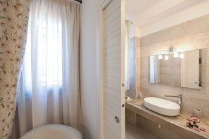 Bathroom - Villa Adriatica Near Ostuni Puglia (Ostuni)