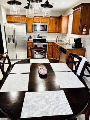 Fridge, microwave, oven, stovetop - Sweet Home 2 BR (Fayetteville)