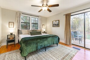 4 bedrooms, iron/ironing board, free WiFi, bed sheets