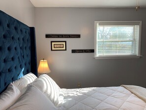 1 bedroom, desk, iron/ironing board, WiFi - Saba Cedarwood Experience (Plattsburgh)