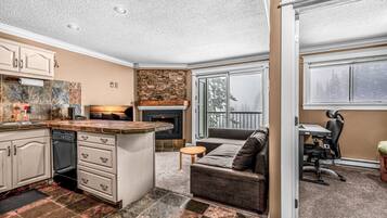 Télévision, cheminée, jeux vidéo