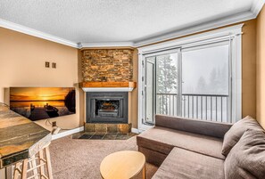 Fernseher, Kamin, Videospiele