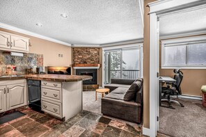 TV, fireplace, video games - Winter Escape On Perfection, Ski In/Out, Pool and Hot Tub (Big White)