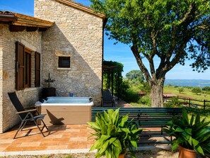 Outdoor spa tub - SCAPPO IN UMBRIA, Le Salce (civitella del lago)