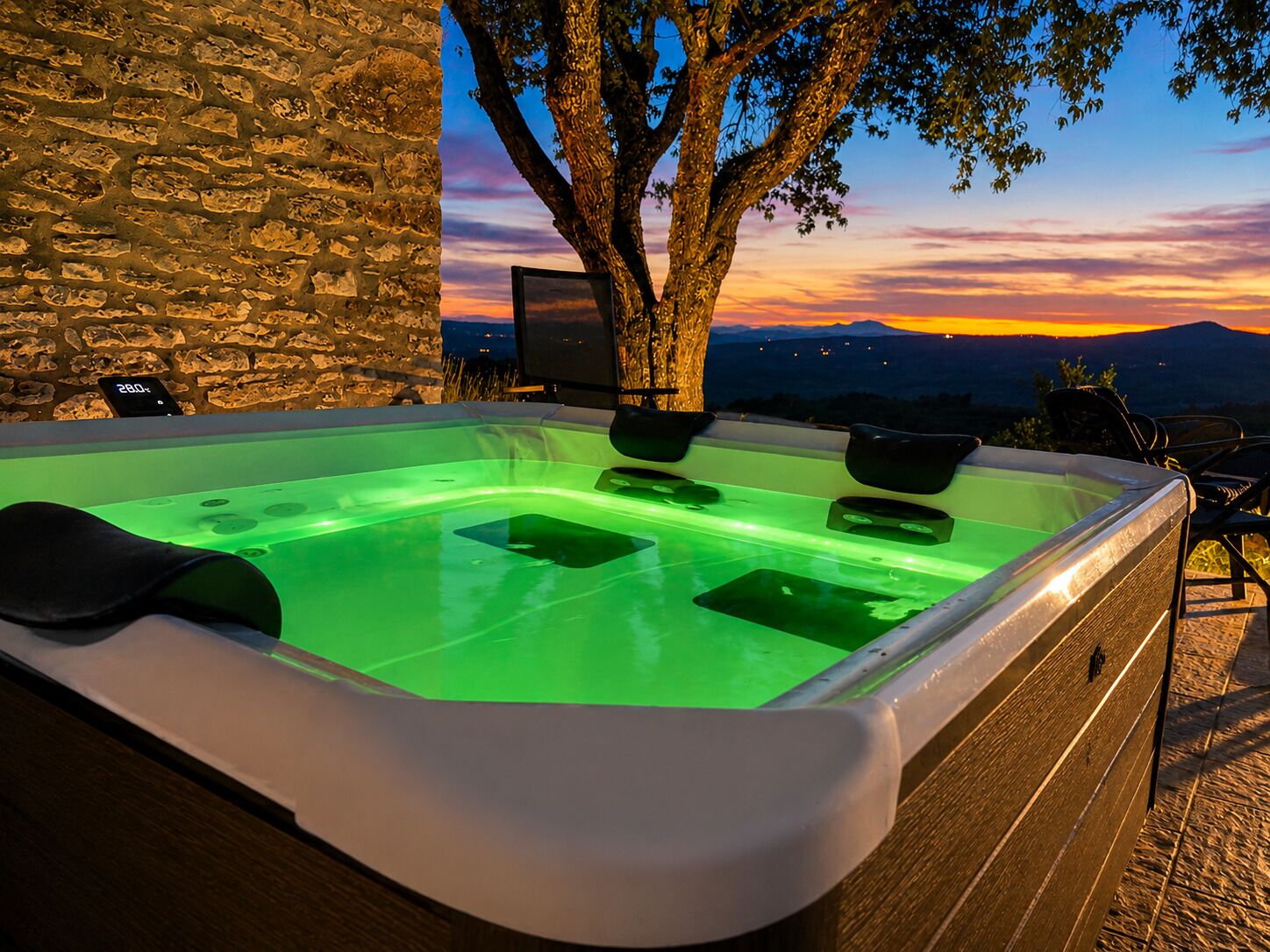 Outdoor spa tub