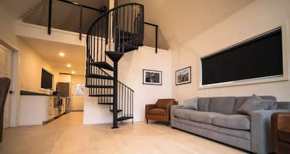 Charming New Modern Chalet in the Woods - near fishing,skiing,trails-Cabin 2