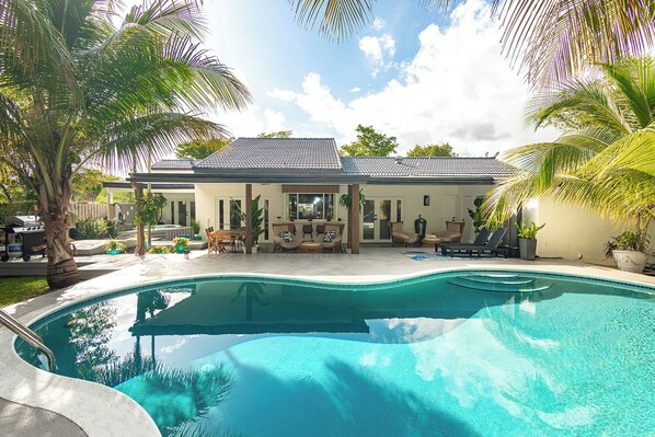 Pool - Sunset Retreat - Spacious 5-bedroom house with POOL in awesome Miami (Miami)