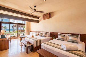 Suíte, 2 camas Queen, vista para o oceano | Cofres nos quartos, escrivaninha, Wi-Fi de cortesia, roupa de cama