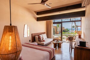 Suite estudio, vistas al mar | Caja fuerte, escritorio, wifi gratis y ropa de cama