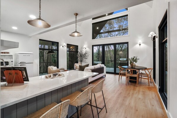 Interior - Stonehaven | Hocking Hills Modern Cabin (Rockbridge)