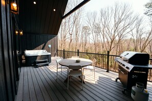 Outdoor dining - Stonehaven | Hocking Hills, Modern, Views, Hot Tub (Rockbridge)