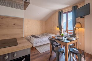 Bügeleisen/Bügelbrett, Internetzugang, Bettwäsche