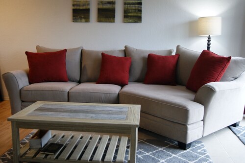 Amazing 2-bdrm condo close to beach with WiFi and Fireplace