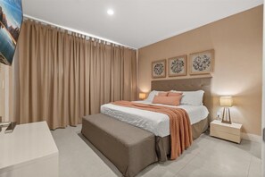 4 bedrooms, iron/ironing board, bed sheets