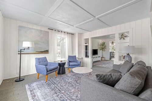 Cozy Modern Cottage in Wellington