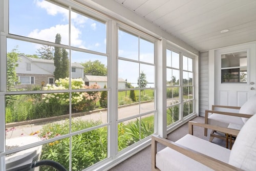 Cozy Modern Cottage in Wellington