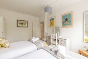 Ferienhaus, Terrasse | 3 Schlafzimmer, hochwertige Bettwaren, kostenloses WLAN, Bettwäsche