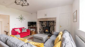 Cottage, Patio | Living room | 50-inch LED TV with satellite channels