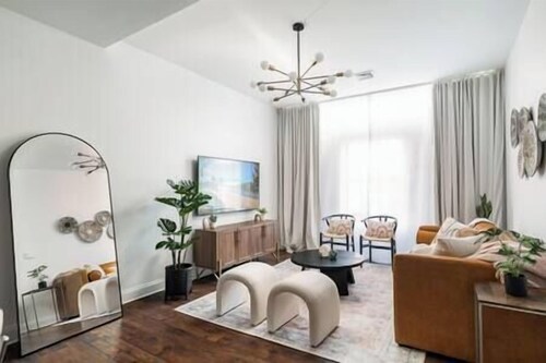 The Hexagon Suite (on UT Campus)