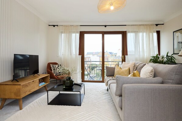 Apartment | 1 bedroom - The Isleworth Place - Stunning 1bdr Flat With Balcony (Isleworth)