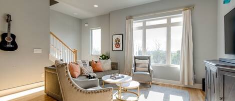 Televisie, videospelletjes, een dvd-speler en een muziekbibliotheek