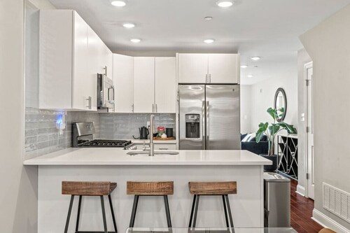 South Philly |Pvt Patio| Workspace |Walk Downtown
