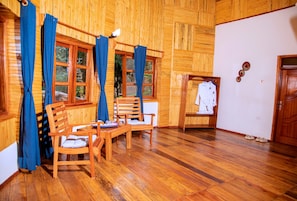 Deluxe Cottage, Non Smoking, Executive Level | Living area