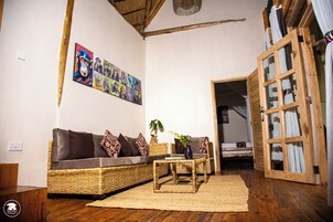 Deluxe Cottage, Non Smoking, Executive Level | Living area