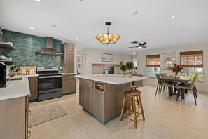 Private kitchen - HUGE HEATED SALT POOL! NEAR DOWNTOWN! TV IN EVERY BEDROOM! (Sarasota)