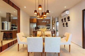 Dining - NEW! LaFrida Condo  Style 10 min to Caribbean! (Solidaridad)
